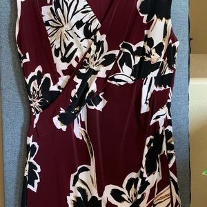Ralph Lauren Beautiful burgundy with glower design, never worn